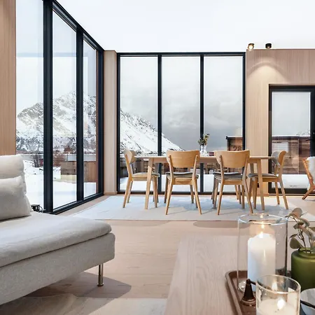 Stunning Lofoten With Views&jacuzzi Ferienhaus